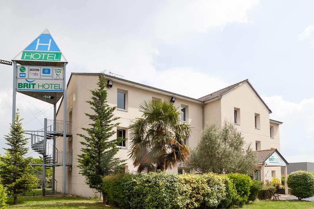 Brit Hotel Saumur Distre Exterior photo