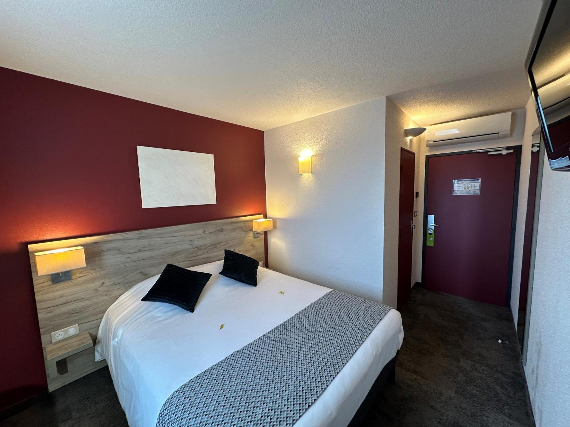 Brit Hotel Saumur Distre Exterior photo