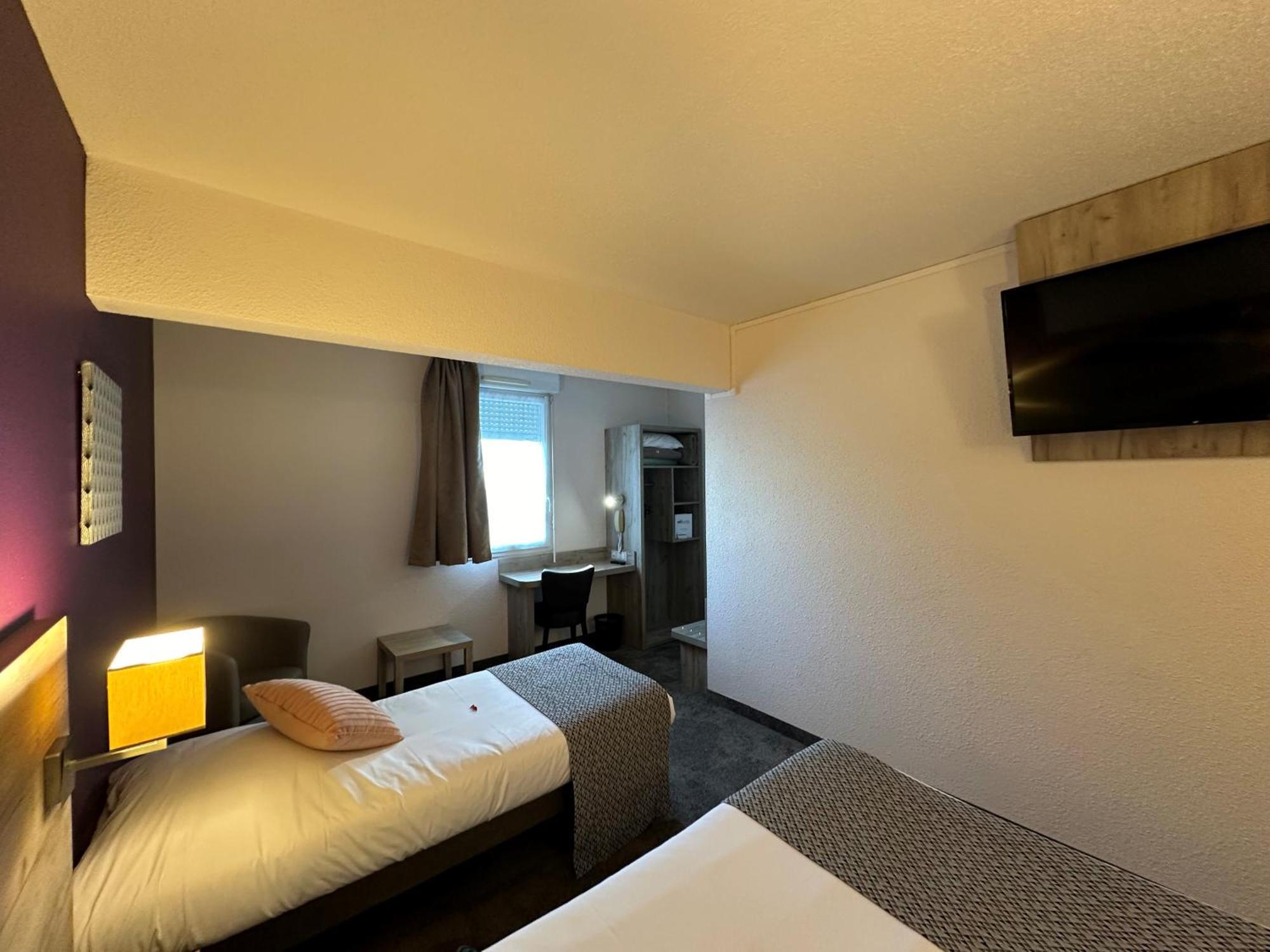 Brit Hotel Saumur Distre Exterior photo