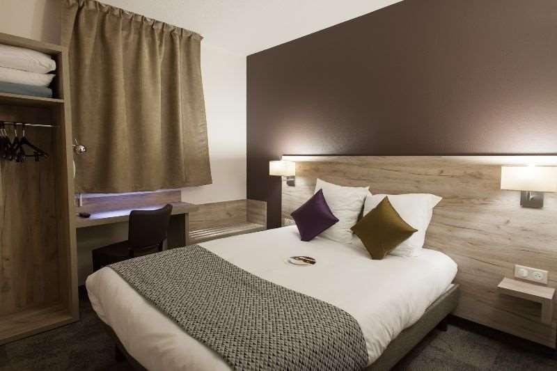 Brit Hotel Saumur Distre Room photo