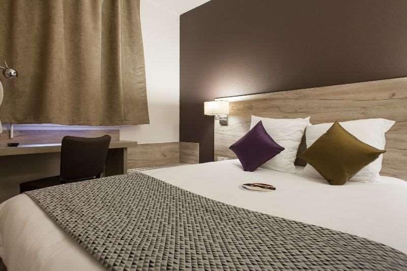 Brit Hotel Saumur Distre Room photo