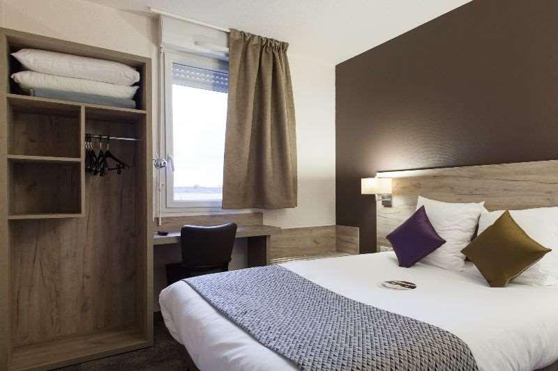 Brit Hotel Saumur Distre Room photo